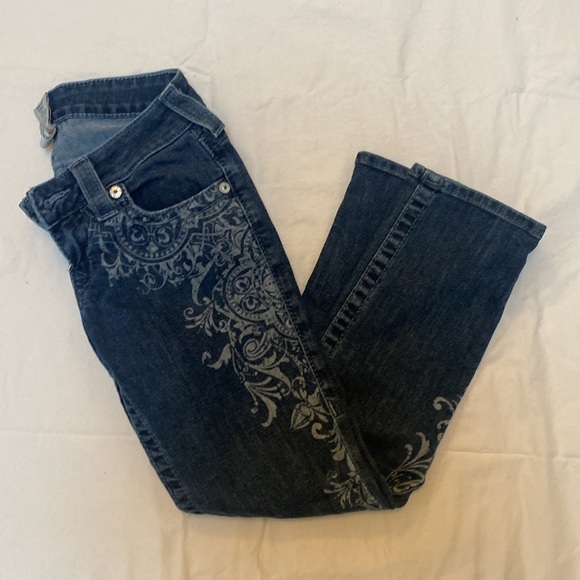 True Religion Cathedral Floral Print
Skinny Low-Rise Cropped Jeans Size 24 - Picture 6 of 7